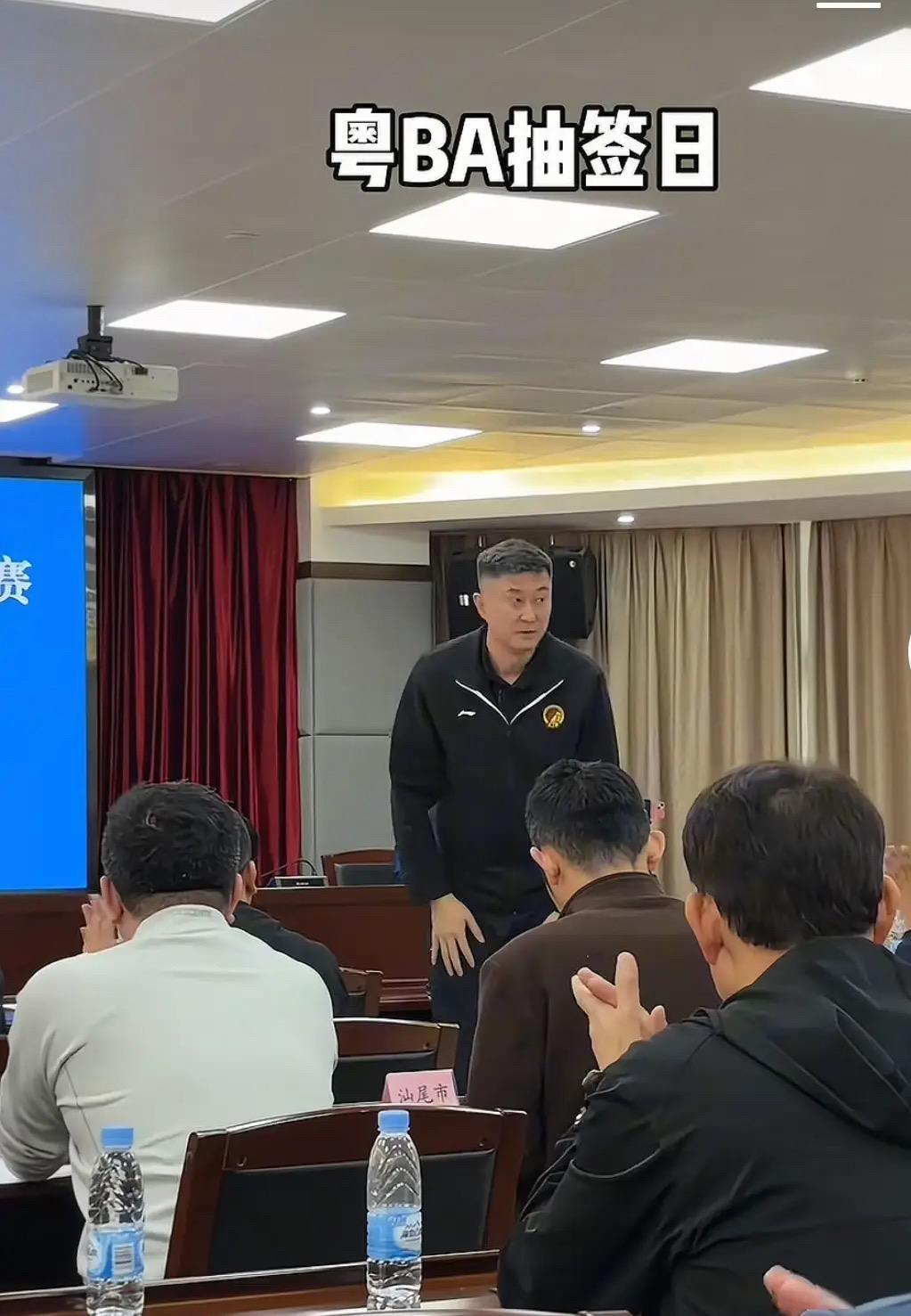 世界杯比赛直播地址-早上十一点!杜锋最新职位曝光,胡明轩又去医院,徐杰最新伤情